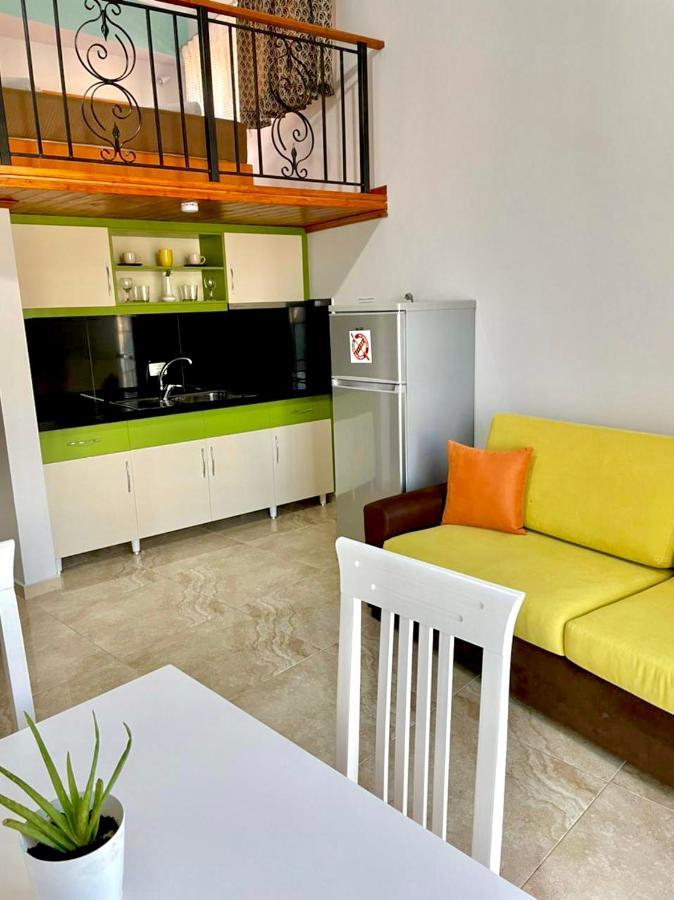 סרנדה Crown Deluxe Apartments מראה חיצוני תמונה