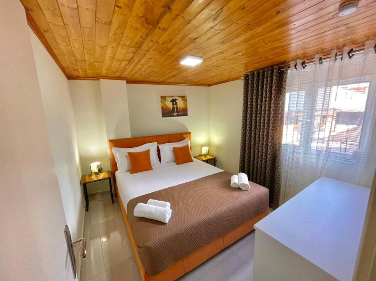 סרנדה Crown Deluxe Apartments מראה חיצוני תמונה