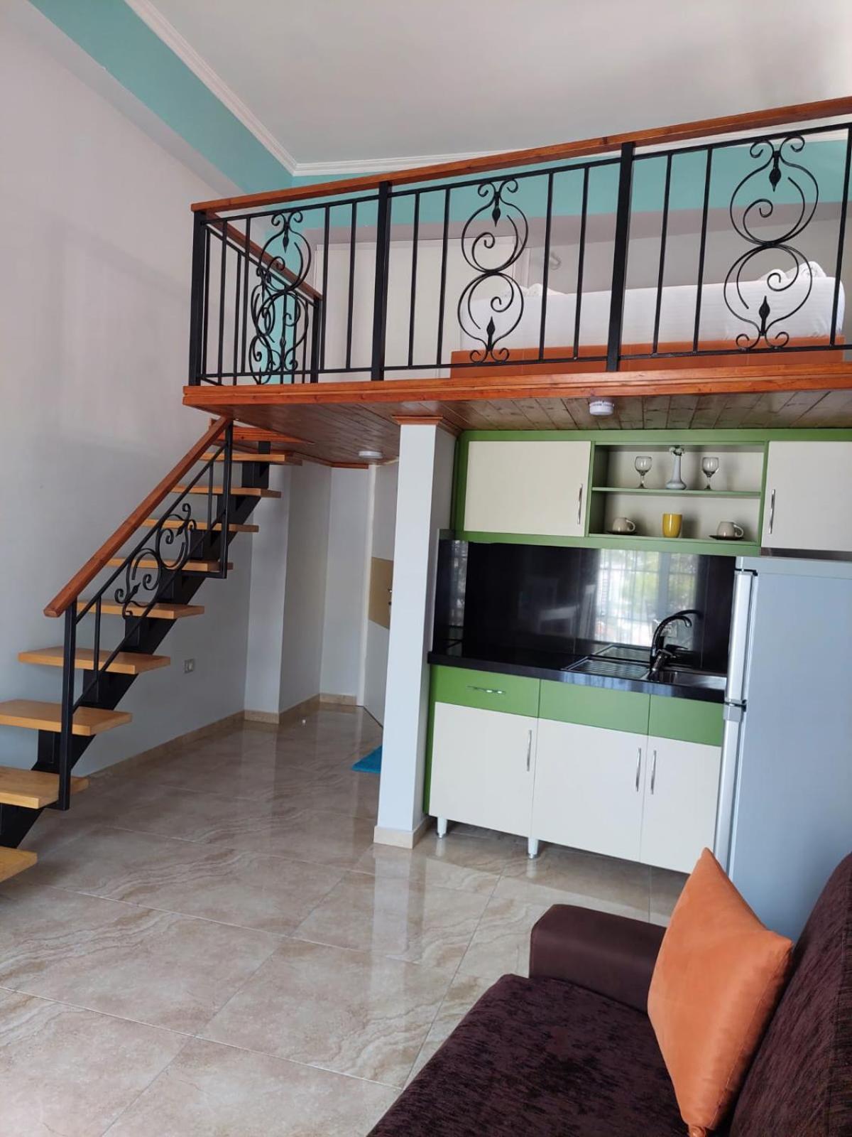 סרנדה Crown Deluxe Apartments מראה חיצוני תמונה