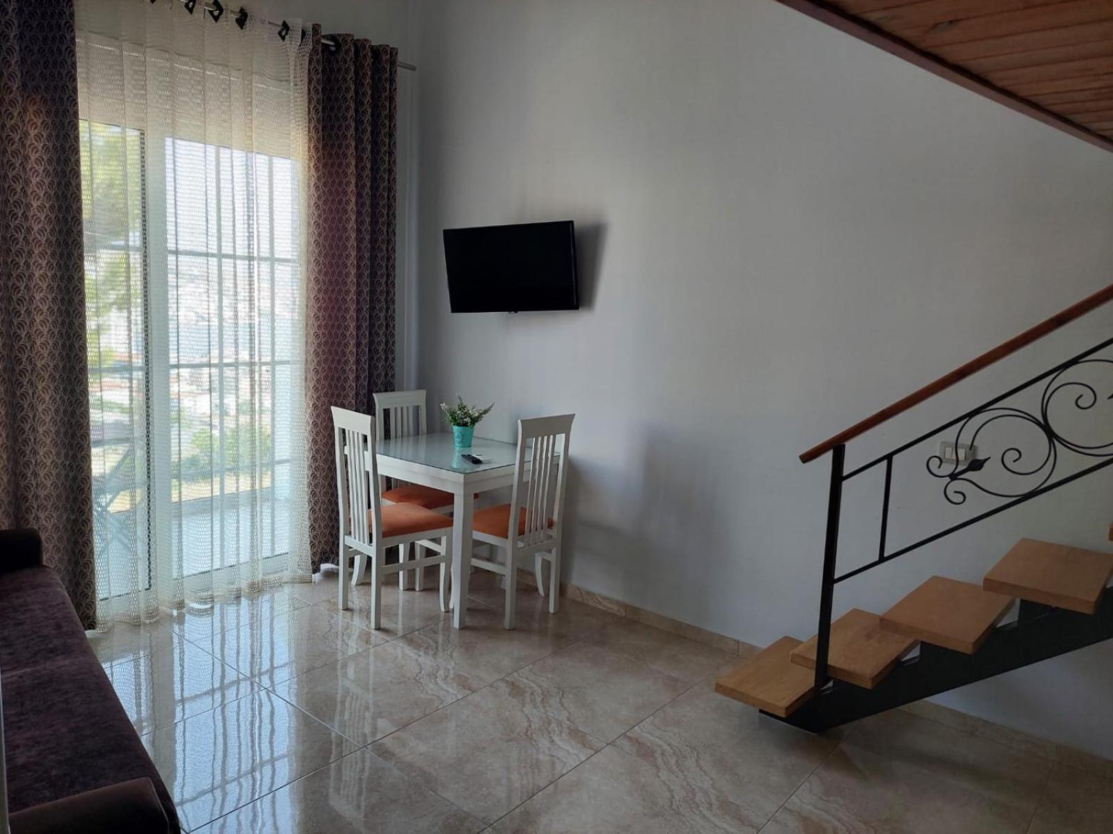 סרנדה Crown Deluxe Apartments מראה חיצוני תמונה