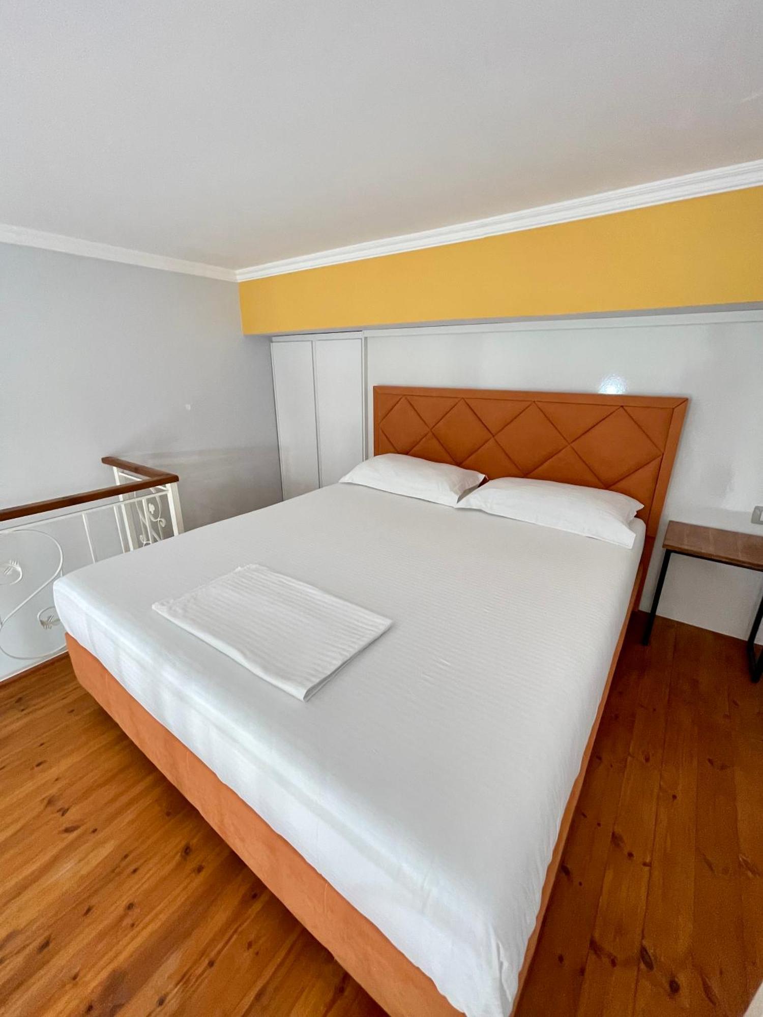 סרנדה Crown Deluxe Apartments מראה חיצוני תמונה