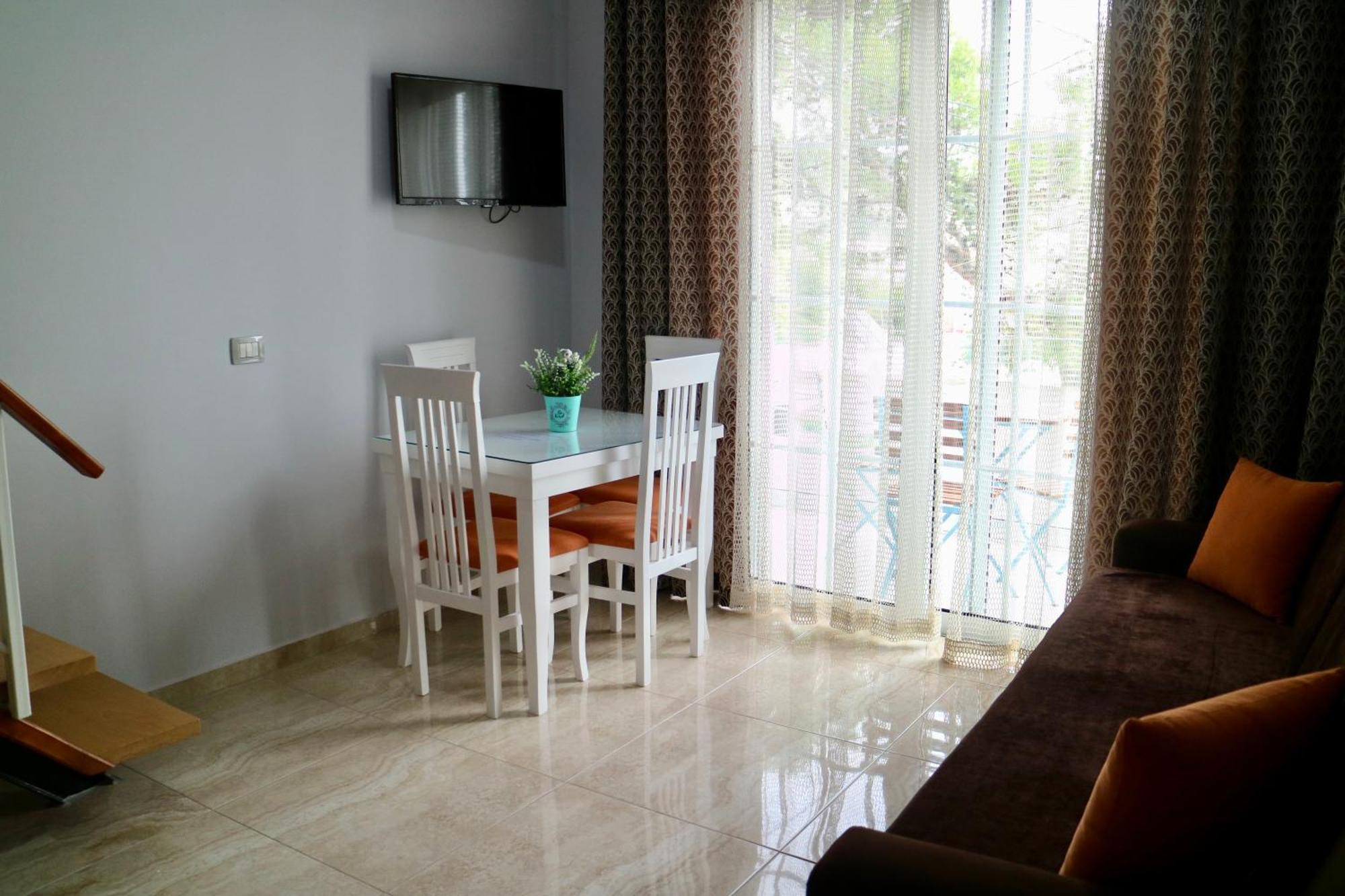 סרנדה Crown Deluxe Apartments מראה חיצוני תמונה