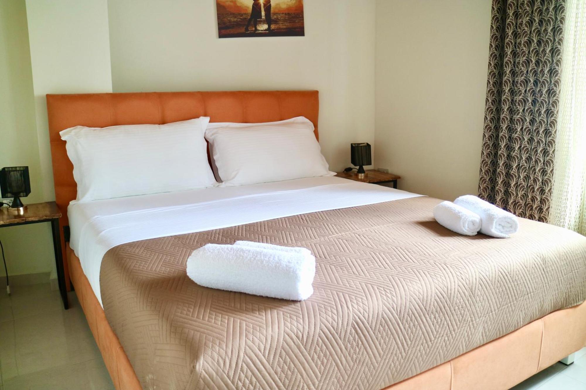 סרנדה Crown Deluxe Apartments מראה חיצוני תמונה
