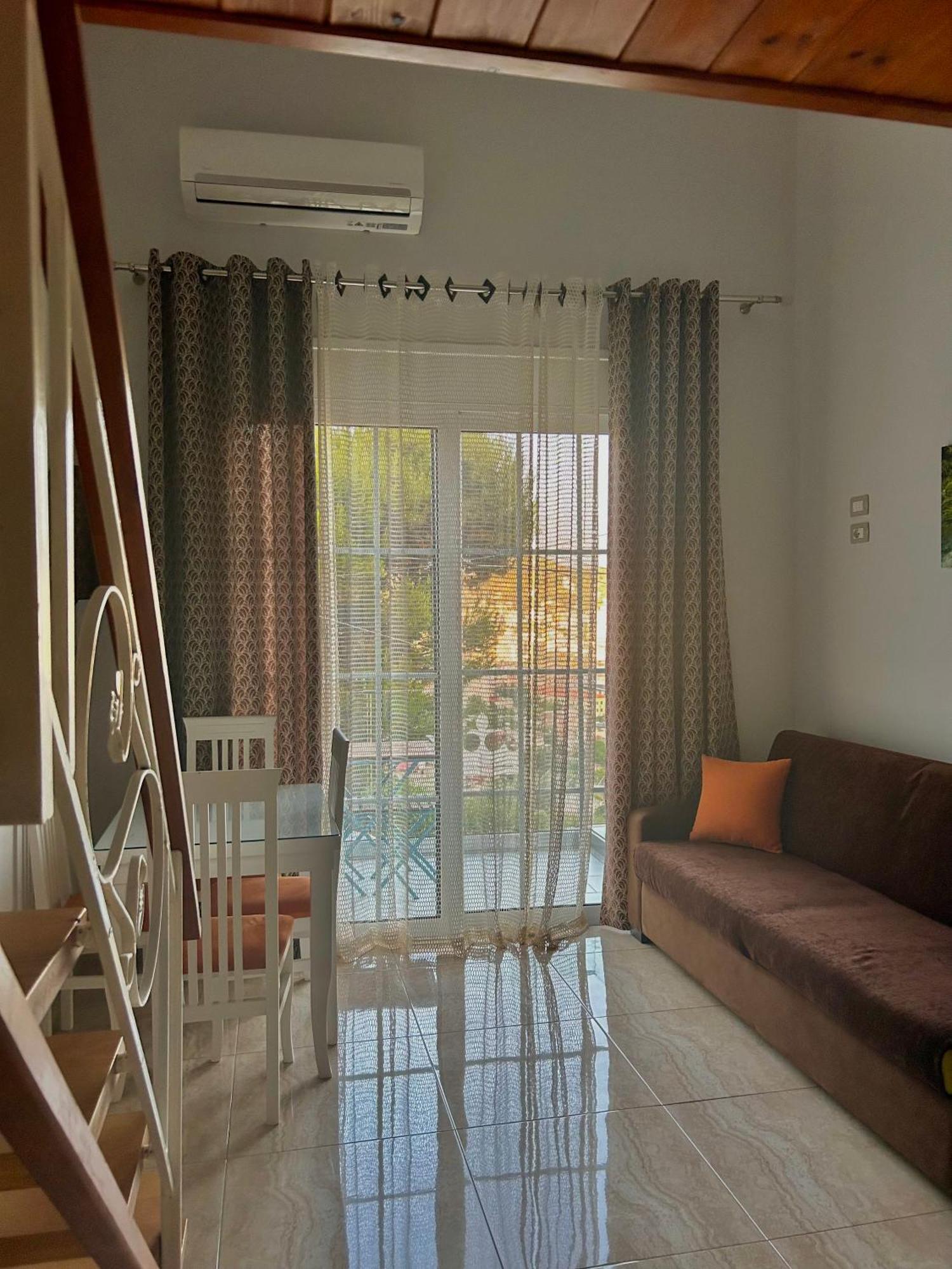 סרנדה Crown Deluxe Apartments מראה חיצוני תמונה