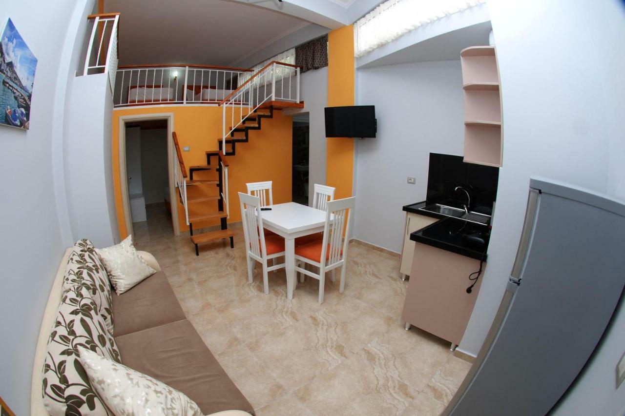 סרנדה Crown Deluxe Apartments מראה חיצוני תמונה