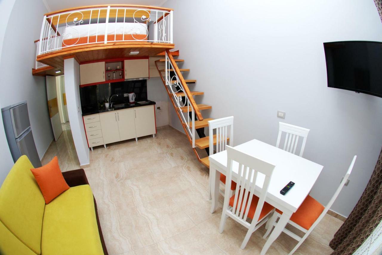 סרנדה Crown Deluxe Apartments מראה חיצוני תמונה